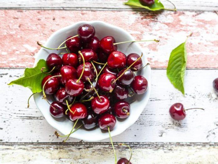 Impressive Benefits of Cherries for heart and reduction