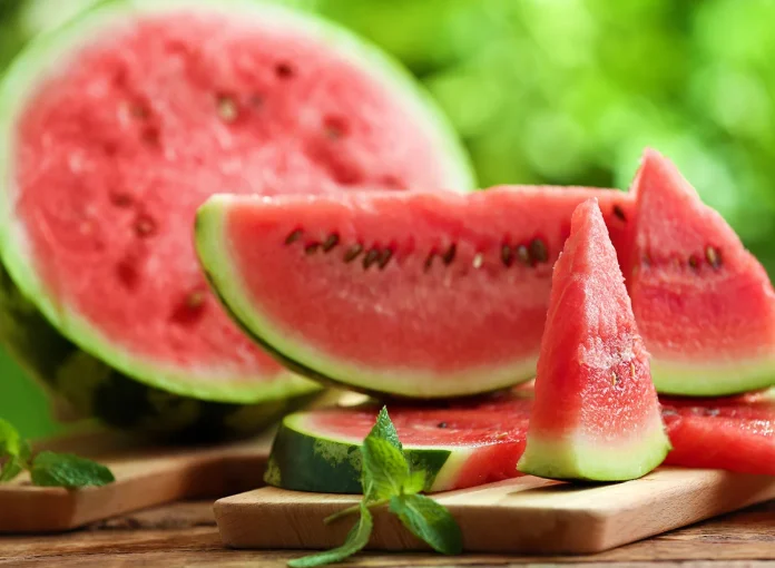 Some health benefits of watermelon in summer