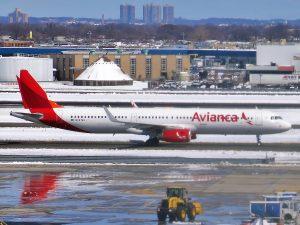 https://upload.wikimedia.org/wikipedia/commons/1/12/Avianca_Central_America_Airbus_A321-231%28WL%29_N747AV_taxiing_at_JFK_Airport.jpg