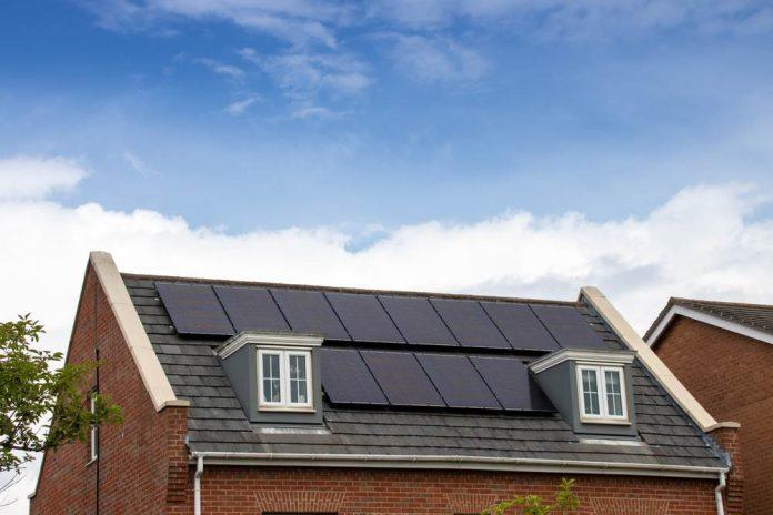 Solar panelinstallation process in university place