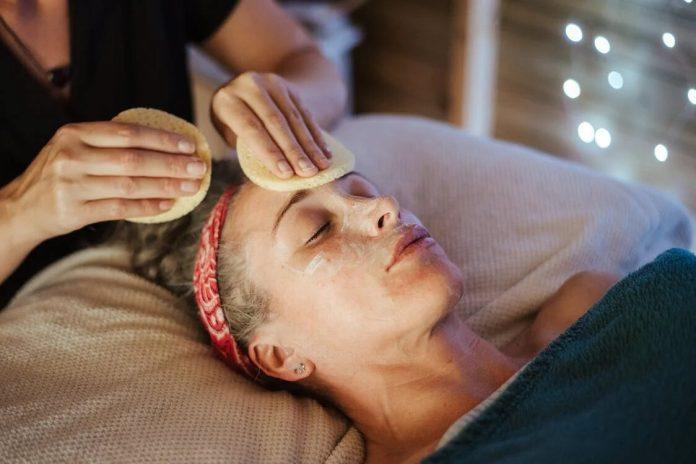 Salon Services in Toronto with Jade Thread and Wax Bar