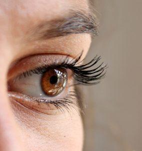 Can Castor Oil Promote Eyelash Growth?