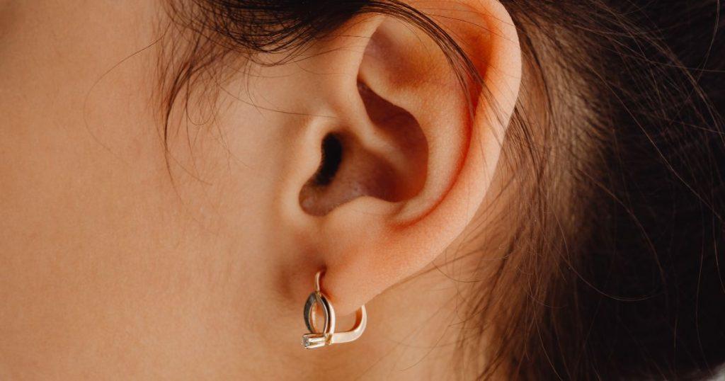 Gold earring